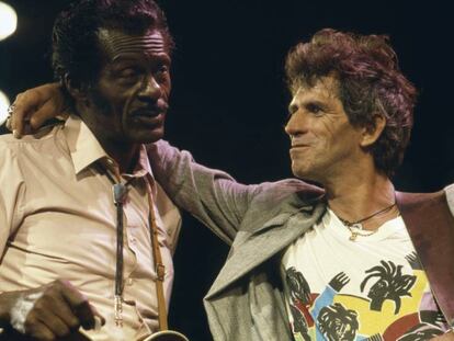 Chuck Berry e Keith Richards durante os ensaios do documentário 'Hail! Hail! Rock and roll' (1987).