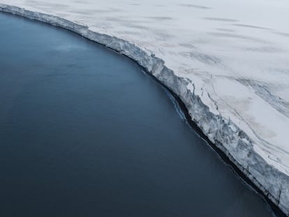 vista 
aérea de un glaciar próximo a la base chilena Bernardo O’Higgins, en la península Antártica. 