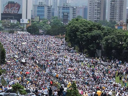 Aspecto parcial de la manifestación contra Maduro en Caracas.