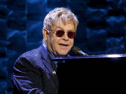 Elton John durante una actuación en marzo de 2016, en Neva York.