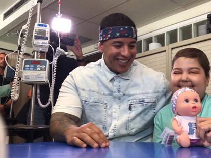 Daddy Yankee canta ‘Despacito’ con Andrea, una niña enferma de cáncer