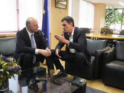 Pedro Sánchez con Pierre Moscovici. Uly Martín