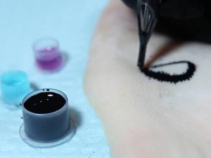 Así son los tatuajes inteligentes que cambian de color cuando sube el azúcar