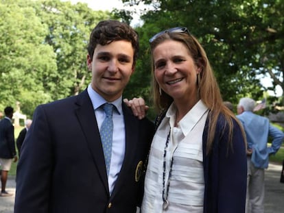 La infanta Elena con Felipe de Marichalar, en la graduación de su hijo.