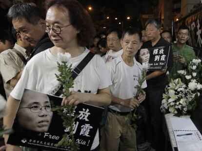 Manifestación en homenaje a Liu Xiaobo en Hong Kong tras conocerse su muerte.