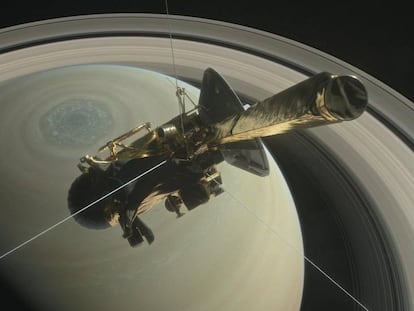 Recreación de la sonda Cassini sobrevolando Saturno.