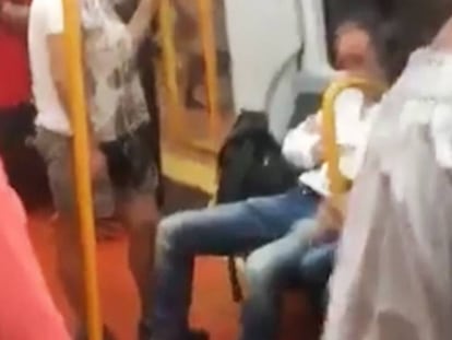 Fotograma del vídeo de la agresión en la línea 6 de Metro.