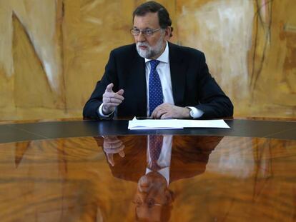 Entrevista con el presidente del Gobierno, Mariano Rajoy, en el palacio de La Moncloa.