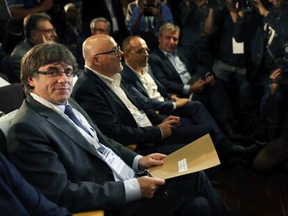 Carles Puigdemont al inicio de la reunión extraordinaria del consell nacional del PDeCAT. Vídeo: Las últimas cartas entre Puigdemont y el Gobierno