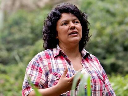 La ecologista Berta Cáceres, que fue asesinada en 2016, en Tegucigalpa (Honduras).