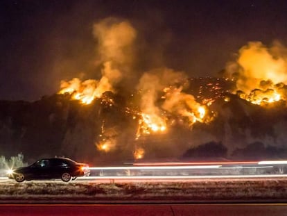 Uno de los cuatro incendios forestales en California el miércoles.