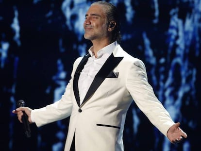 Alejandro Fernández, en los premios Grammy Latinos. En vídeo, la grabación subida a Facebook por Aldonzky Gonzalorov.