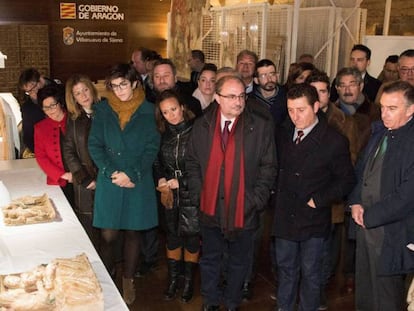 El presidente de Aragón, la consejera de cultura y el alcalde de Villanueva visitan el Monasterio de Sijena para ver los bienes trasladados desde Lleida.