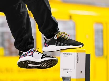 Las zapatillas Adidas EQT Support 93/Berlin con abono anual de transportes integrado.
