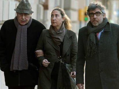 El exvicepresidente del Palau Jordi Montull, acompañado por su hija Gemma Montull y de su abogado Jordi Pina, a su llegada a la Audiencia de Barcelona.
