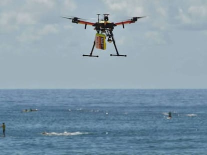Un dron rescata a dos bañistas que se estaban ahogando en una playa de Australia.