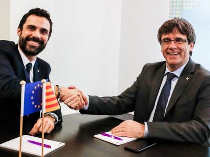 Carles Puigdemont y Roger Torrent durante la reunión mantenida este miércoles en Bruselas.