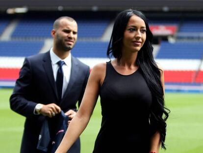 Aurah Ruiz en la presentación de su pareja, el futbolista Jesé Rodríguez, como jugador del Paris Saint-Germain's, en agosto de 2016. En vídeo, las críticas de Ruiz a Jesé en Instagram, el pasado mes de noviembre.