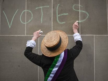 ¡Por fin vota la mujer!