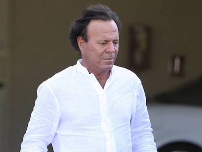 Julio Iglesias paseando por Miami. / Vídeo: Javier Sánchez asegura que es hijo de Julio Iglesia en septiembre de 2017.