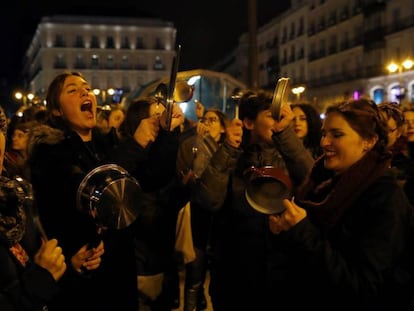 La cacerolada en la Puerta del Sol abrió las movilizaciones del 8M.