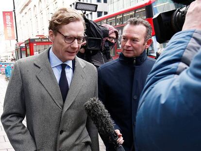 Alexander Nix, consejero delegado de Cambridge Analytica, ayer llegando a sus oficinas en el centro de Londres.
