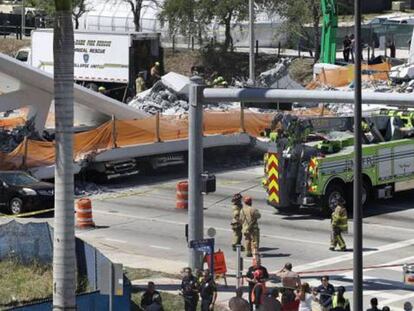 Vista del puente derrumbado en Miami (Estados Unidos) el pasado 16 de marzo.
