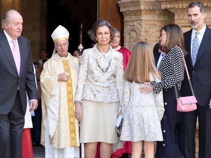 La reina Letizia y la reina Sofía, en El Pardo en 2017. (GETTY) / Qué hay detrás de la tensa escena entre la reina Letizia y Sofía (P.CASADO)