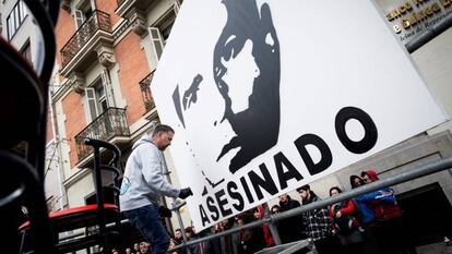 Concentración ante la embajada de EE UU en Madrid, el domingo.