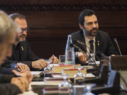 Roger Torrent preside la Mesa del Parlament de Cataluña.