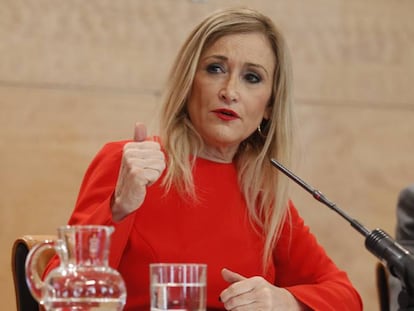 La presidenta de la Comunidad de Madrid, Cristina Cifuentes, este martes durante una rueda de prensa.