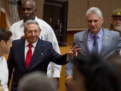 El expresidente Raúl Castro llega a la Asamblea Nacional de Cuba con Miguel Díaz-Canel, nombrado presidente este jueves.