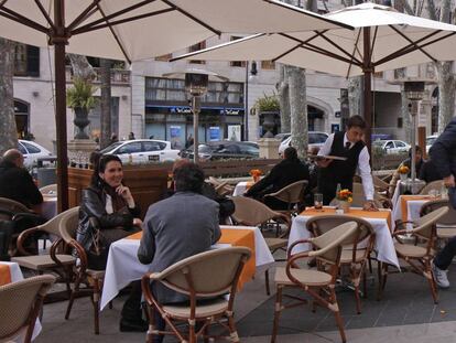 Una terraza en el centro de Palma. En vídeo: comparecencia del alcalde de Palma, Antoni Noguera, tras la decisión, este lunes.