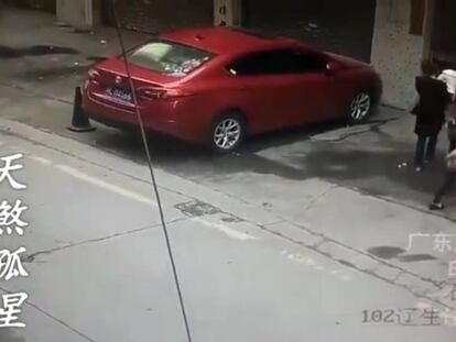 Imágenes del momento recogidas por una cámara de seguridad.