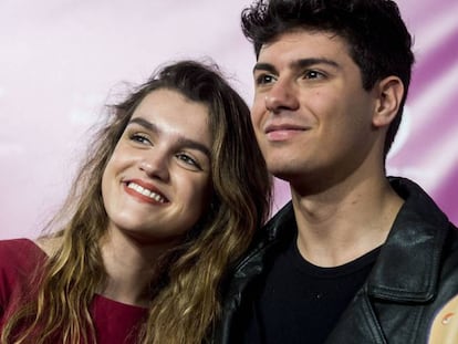 Amaia y Alfred durante el Photocall de la pre-fiesta de Eurovisión. En vídeo, el mensaje subido a Twitter por los dos artistas.
