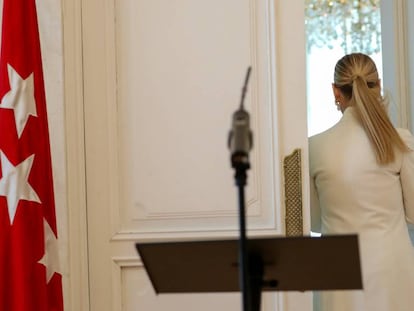 Cristina Cifuentes tras anunciar su dimisión como presidenta de la Comunidad de Madrid.