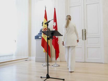 Cifuentes dimite tarde y mal