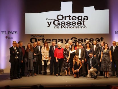 Los premiados y el jurado posan al término de la gala de los premios Ortega y Gasset en el Círculo de Bellas Artes.