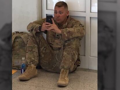 Una imagen del vídeo de la reacción del militar.