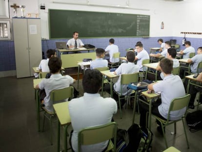 Una clase de educación diferenciada por sexos del colegio Altair, en Sevilla. En vídeo: Declaraciones del ministro de Educación.