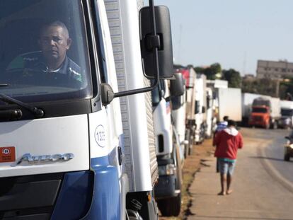 Protesta de camioneros en Brasil por el alto precio de los combustibles.