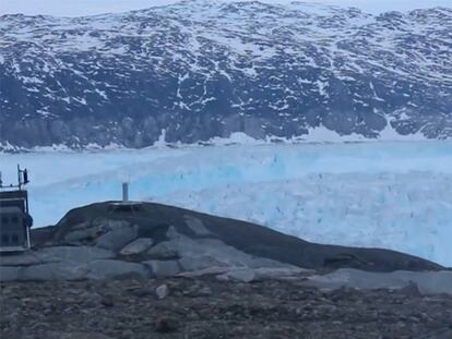 Así nace un iceberg al romperse un glaciar en Groenlandia
