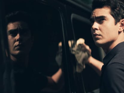 FOTO: Nick Blaine, interpretado por Max Minghella, uno de los pocos hombres buenos de Gilead. / VÍDEO: Tráiler de la segunda temporada de la serie.