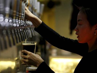De las 8,8 millones de defunciones por cáncer en el mundo, aproximadamente 340.000 se deben al alcohol.
