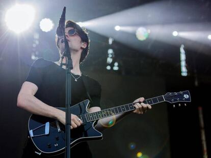 El cantante y compositor británico James Bay, durante el concierto del festival Mad Cool