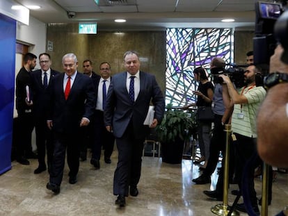 El primer ministro israelí, Benjamin Netanyahu, llega a la reunión del Consejo de Ministros en Jerusalén.
