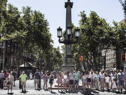 El nacimiento de La Rambla desde la plaza de Cataluña.