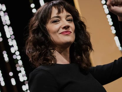 Asia Argento, durante la clausura del festival de Cannes. En vídeo, declaraciones del abogado de Harvey Weinstein, Benjamin Brafman.