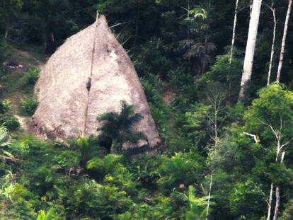 El ojo del dron espía a los indios del Amazonas