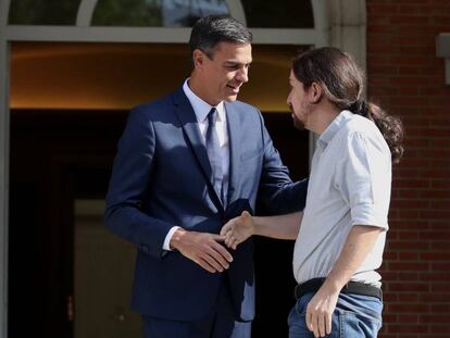 Pedro Sánchez recibe al líder de Podemos, Pablo Iglesias, este jueves en la Moncloa. En vídeo: Análisis de Pablo Simón.